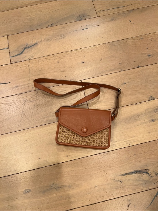 HOBO Handbags - Hobo Woven Crossbody Bag in Tan